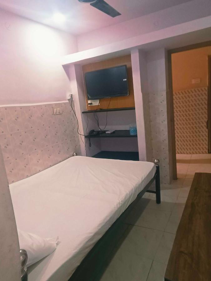 Spot On Sri Krish Hotel Веллуру Экстерьер фото